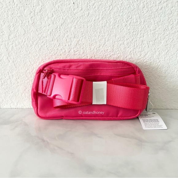 lululemon Everywhere Belt Bag 1L - Picture 4 of 4